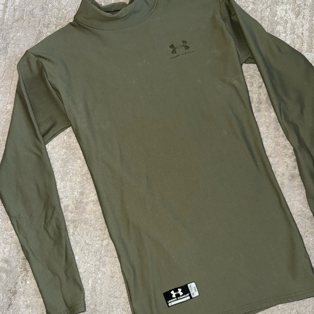 Under Armour Men's Medium Green Long Sleeve